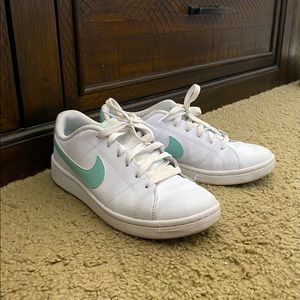 Nike Low Vision Tennis shoes, size 8.5.